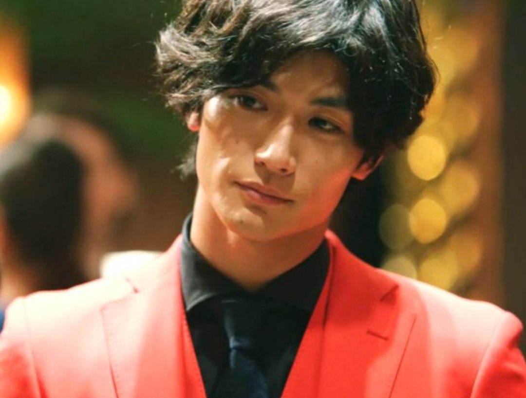 三浦春馬のジェシー最高 この赤スーツを着て こんなに品のある男性って