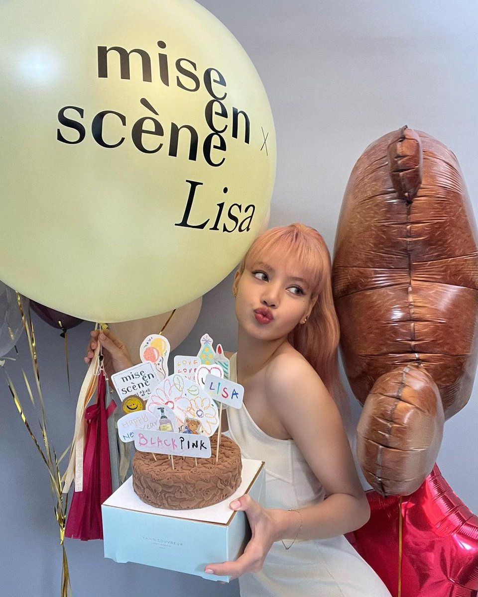 leejenchulichae's tweet photo. — Lisa instagram update!!!🌻
The prettiest girl with ponytail💞

#BLACKPINK #블랙핑크 #LISA #리사 #LISASTAGRAM @BLACKPINK https://t.co/5njecvzgeu