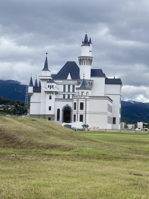 大阪芸術大学の新校舎の見た目が？ラブホみたいになってしまうwww