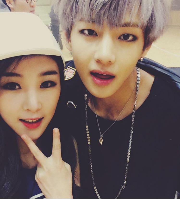 Тэхен и дженни. Бтс тэхён и его девушка. Ким тёхён и айрин. Red velvet айрин и тэхен. Фем ким тэхен.