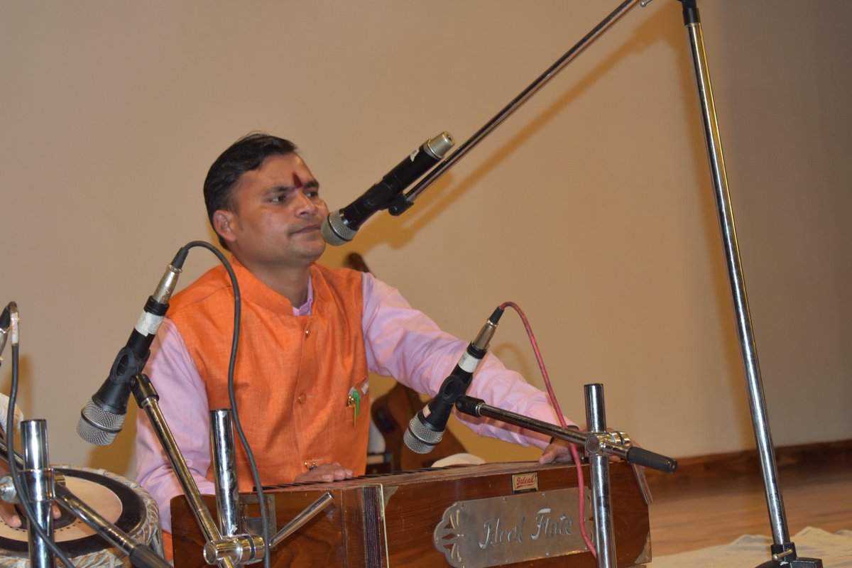 NalandaCollege2's tweet photo. युवा महोत्सव 2021:
सुगम संगीत में नालन्दा कॉलेज के सुभाषिणी, रिया, धर्मेंद्र और अंकिता ने अपने स्वर से श्रोताओं को मंत्रमुग्ध कर दिया।
@ArtCultureYouth @dmnalanda @Vaibhava_ias @iaskumaranurag @imNavKP https://t.co/mlh6l8UwZQ