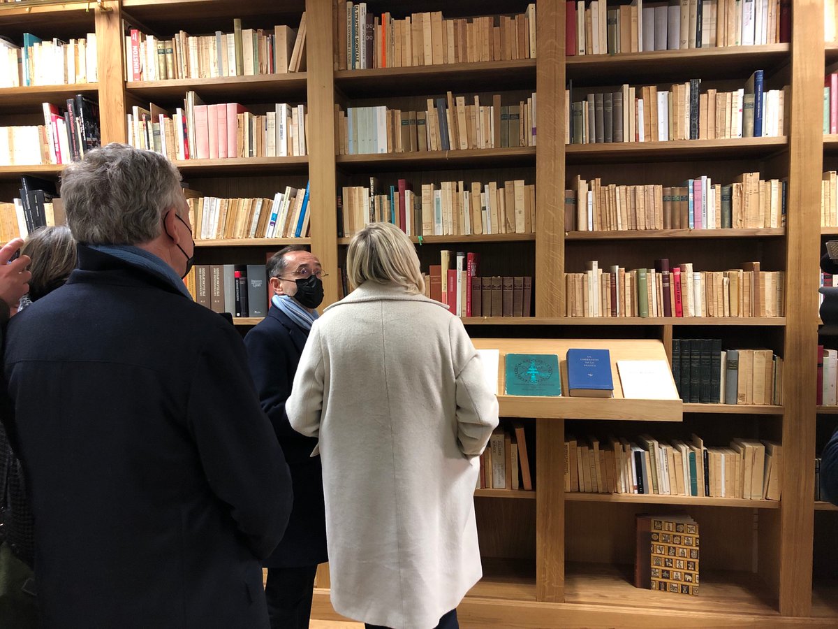luciedelaporte's tweet photo. Marine Le Pen a visité la bibliothèque de Daniel Cordier à Béziers aux côtés de Robert Ménard, spécialiste en récupération mémorielle. Le grand résistant considérait comme « monstrueux » le fait qu’elle puisse être un jour élue. https://t.co/8KBUc70x8C