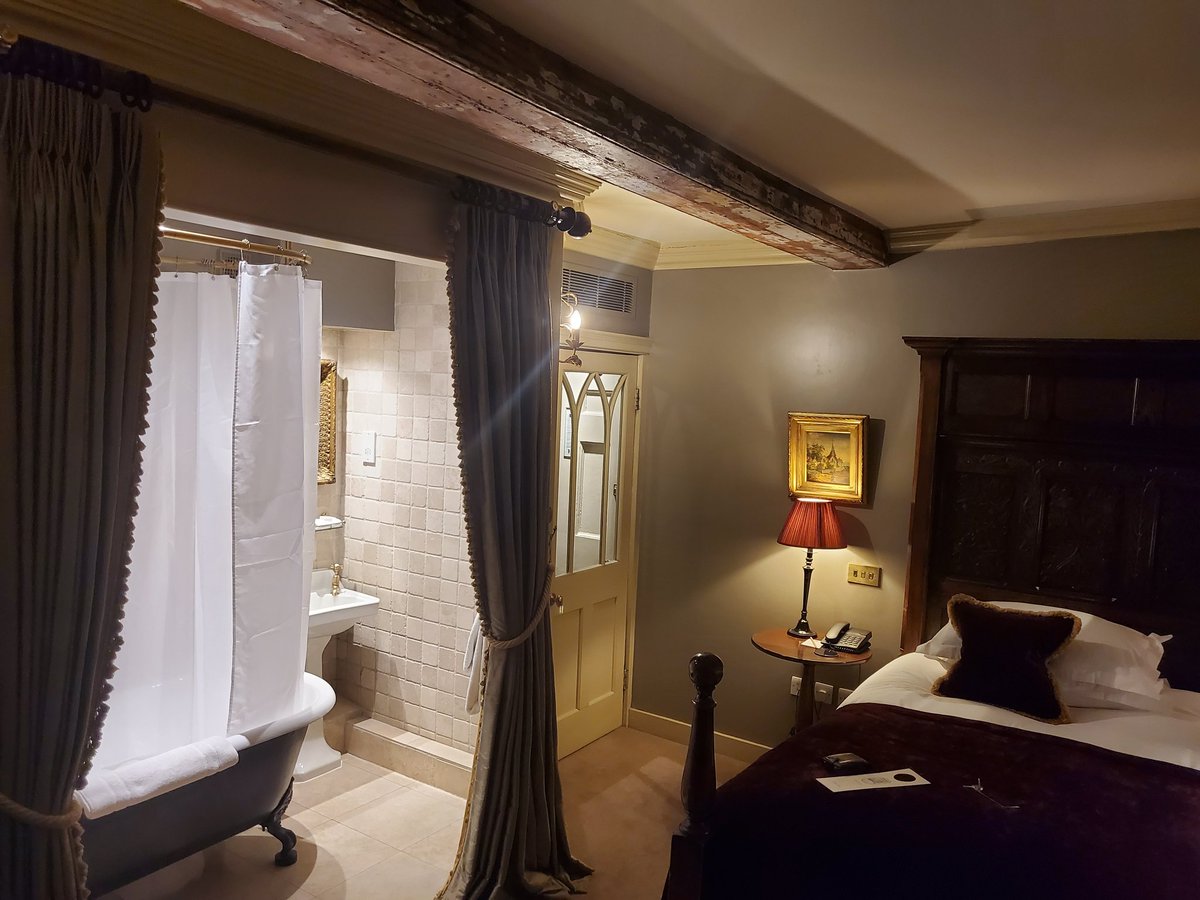 First time in London since pre-Covid so have treated myself to a night in my absolute favourite hotel, Hazlitt's. You can't do better for a bit of delicious Georgian grandeur.