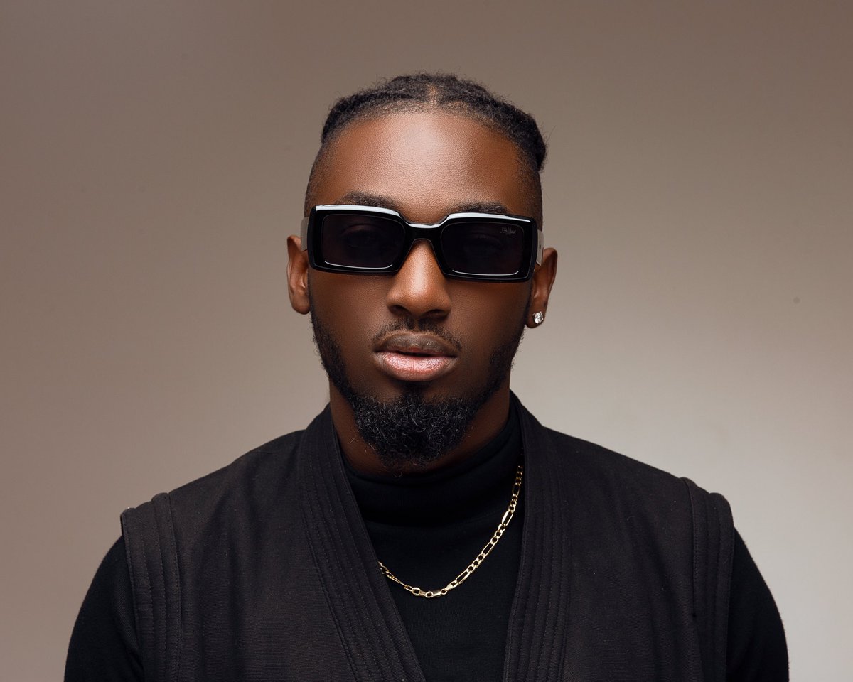 Jaypaulmrflamez's tweet image. My name is Jaypaul and I just launched a new Eyewear collection with @ShopNeen called WBTG (you already know) 😉 Please patronize my business. Twitter please do your thing 🙏🏽

Link to order: neeneyewear.com/product-catego…