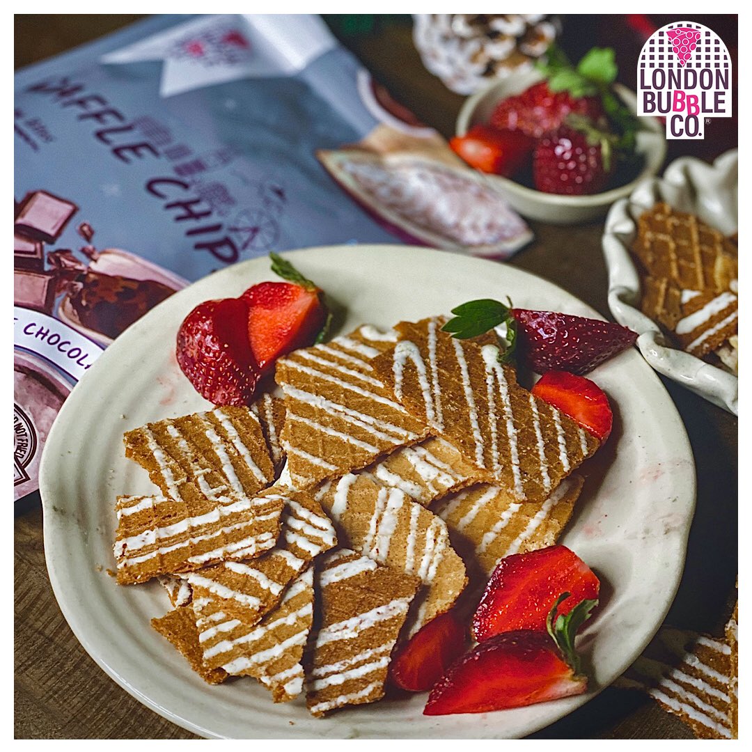 londonbubbleco1's tweet photo. It's Crispy with a slight drizzle of White Chocolate.
Go ahead grab yourself a pack at https://t.co/p1aRdiloxJ 
#londonbubbleco  #trendingnow #khaketohdekho  #waffle #wafflechips #whitechocolate #vanillacake https://t.co/bj5fb3u96S