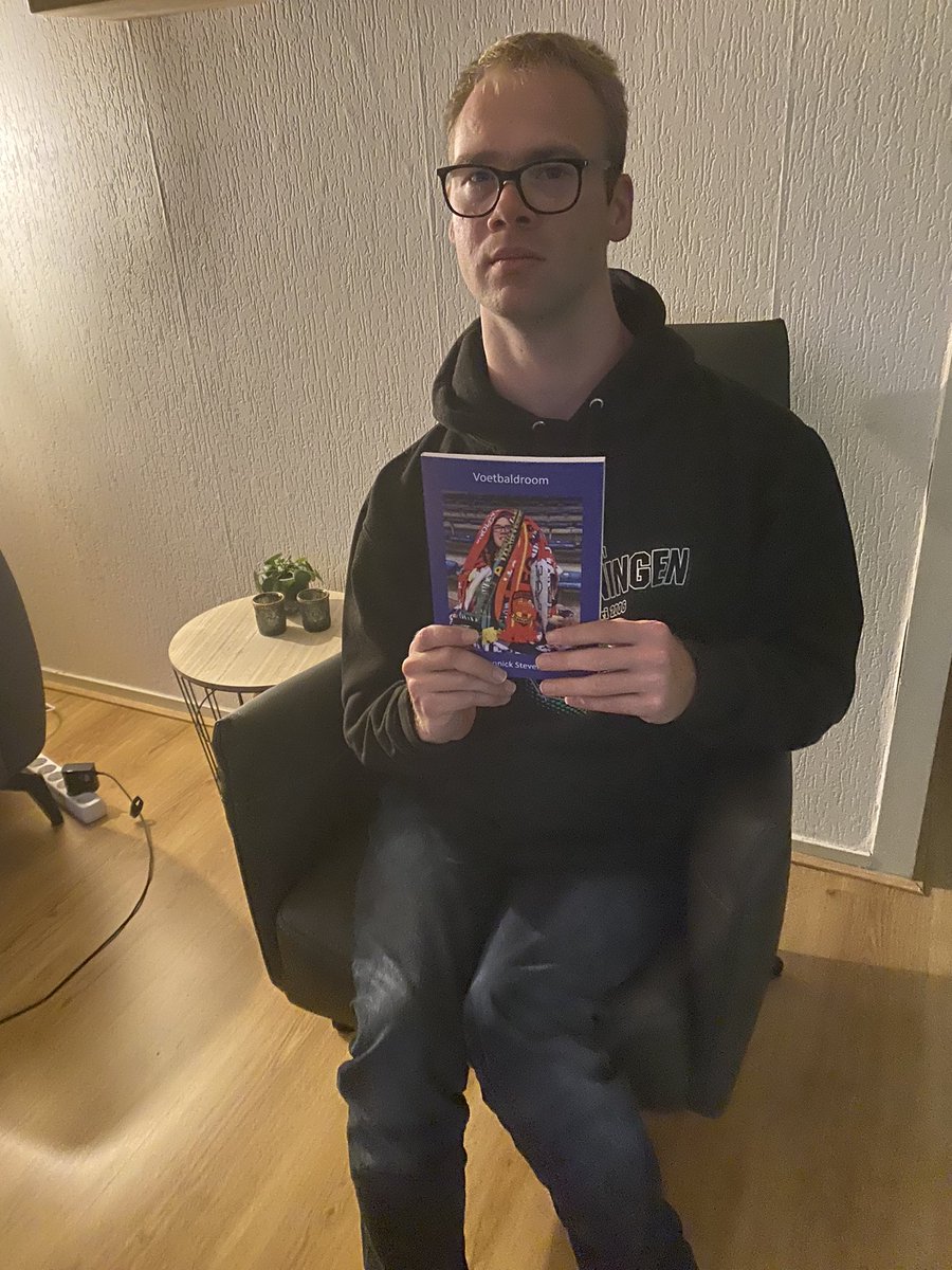 yannickswim's tweet photo. Wie van mijn Twitter volgers is geïnteresseerd in voetbal en wil een uniek boek ….? 

Nou…? Dit is je kans.

Inclusief verzendkosten is het:
€ 15 https://t.co/4QyQN2zidb