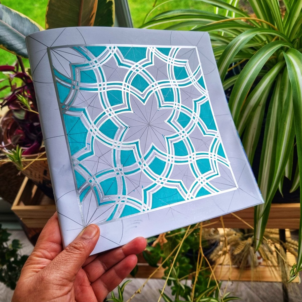 samira_mian's tweet photo. This pattern will get its Patreon outing tomorrow in our zoom at 10am GMT, come join in &amp; access the PDF &amp; recordings too: 
https://t.co/LF0YAGyHG3
#mtbos #mathart #compassandruler #samiramianpatreon #islamicgeometricpattern #Islamicgeometry https://t.co/t4YKDIswar