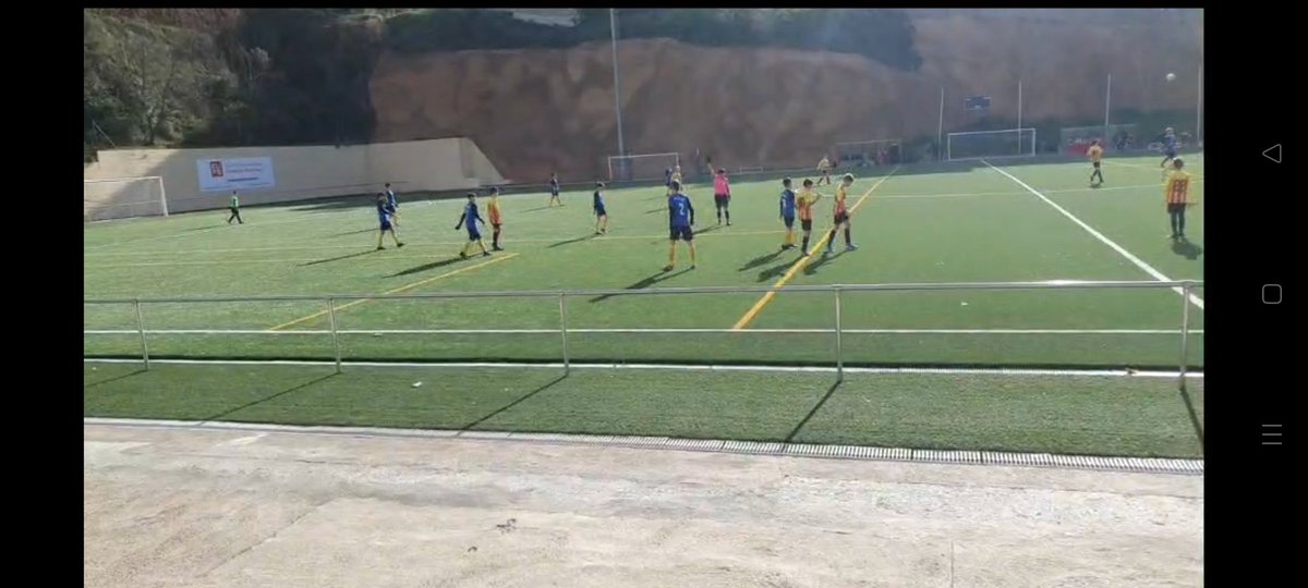 iamdanielmd's tweet photo. Desde Madrid, no puedo estar en el partido de mi #InfantilF en campo del @molinscf, pero uno no se lo pierde, gracias a Marcelo Sosa por retransmitirme el partido para poderlo ver desde aquí! ⚽💛

#SomhiGrocs #UEC 💛⚽ https://t.co/3so5CGqZST
