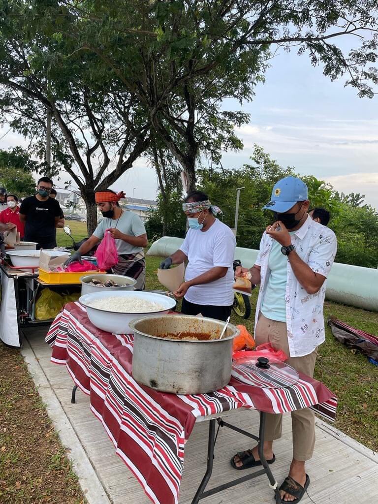 zhvrep's tweet photo. Bekas Chef hotel 5 bintang, Nasi Dagang Terengganu tepi jalan.

Lokasi: Puncak Alam https://t.co/dQzERN0DNu