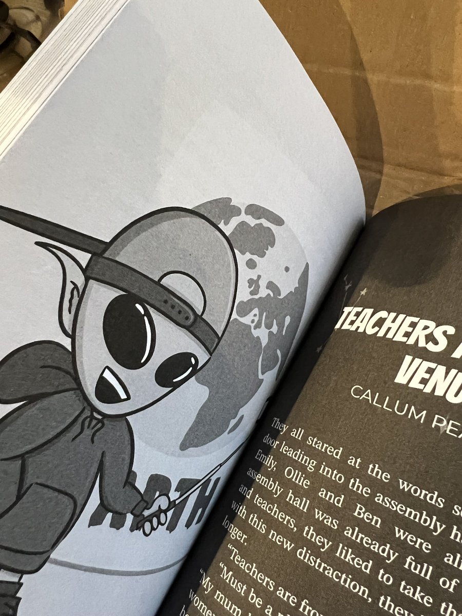 RavenDrakeBooks's tweet image. Copies of A ‘Symphony’ of Horror have arrived as well as the proof copy of Monsters A-Z: Aliens. 

Signed copies of A ‘Symphony’ of horror are available, each one comes with a random A4 art print from the book. DM or call email for more info. 
#WritingCommunity #ArtistOnTwitter