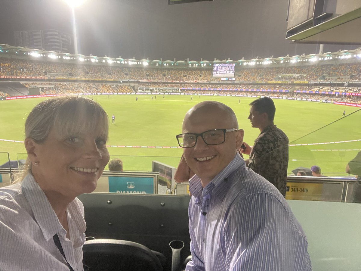 SportsMaiden's tweet photo. Always a good night out at @HeatBBL #BringtheHEAT #BBL11 https://t.co/YzuJBXZQn7