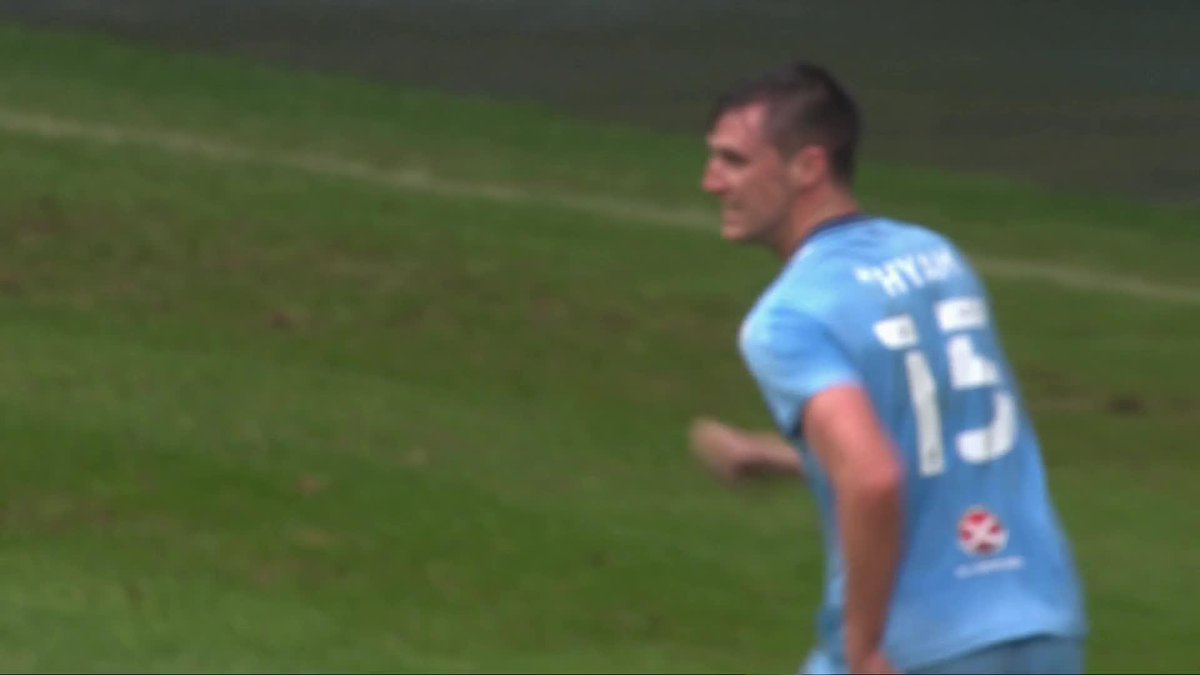 Not a bad time to get your first goal of the season 😅

@DomHyam_95 heads @Coventry_City in front!

#EmiratesFACup