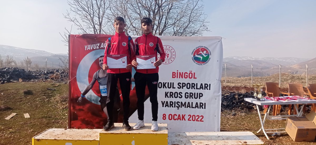 Bugün Bingöl'de yapılan Okullar arası Kros  yarışında Gençler B kategorisinde sporcumuz Ali Tunç Bölge 1si olmuştur desteklerinden dolayı  İl müdürümüz sayın Nevzat İNANÇ ve ilçe müdürümüz sayın Harun YASAR Bey'e teşekkür ederiz <a href="/kasapoglu/">Dr. Mehmet Kasapoğlu</a> <a href="/kamuranozden/">Kamuran ÖZDEN</a> <a href="/nevzatvan/">NEVZAT İNANC</a> <a href="/HarunYasargsb/">Harun YAŞAR</a>
