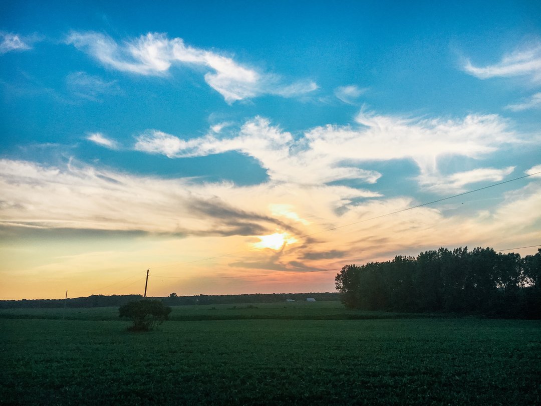 alexmooregibson's tweet image. As I start to quietly consider what my next collection will revolve around, I can’t seem to get this sky out of my head…

•
 #artcollection #collectiondrop #collectionrelease #artcollectionrelease #summercollection #canadianartcollection #canadianartist #canadianart #hamont