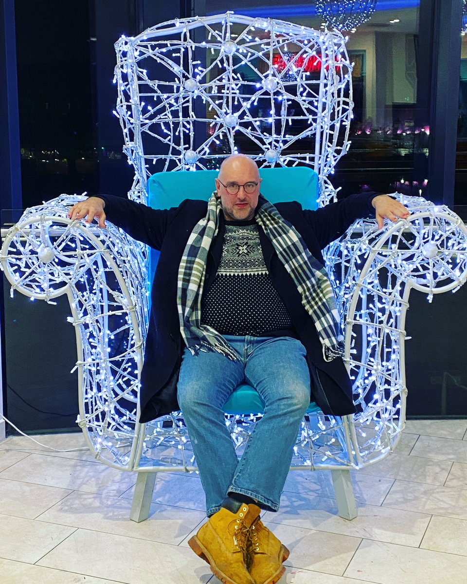 Mr Earls has a new chair(!) and will be waiting to speak to you on Monday at 9am with his pencil sharpened to give you the best quote he can for your relocation!

#earls #quote #movinghouse #newyear #happy #work #january #removalcompany #westmidlands