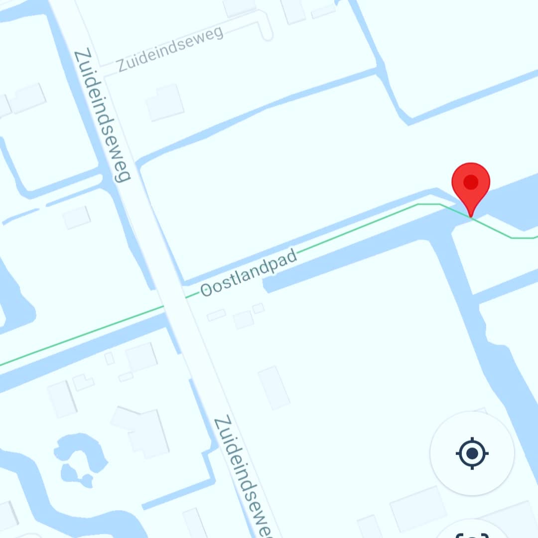 BRANDSTICHTING Dat je uit baldadigheid een kerstboom die op straat ligt aan steekt, kan ik misschien in komen. Maar dat je een boom op een brug sleept, ondersteboven tussen de planken steekt, is pure, ziekelijke, brandstichting. Zaterdagochtend 08-01-2022, 06:45ur. Tips09008844