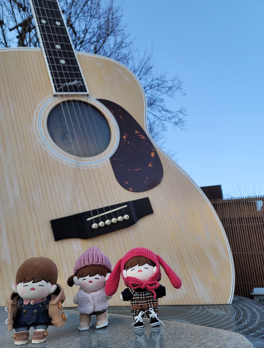 오늘은 셋

오구오구 <a href="/shoong_doll/">오구오구</a>
짼쨈이네집 @jjanni960527

#짼뭉이 #김광석다시그리기길