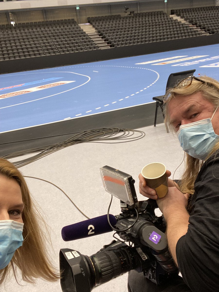 Det ble ikke Royal arena med over 10.000, men dette får duge. Håndballgutta får en test mot de regjerende verdensmesterne.  DANMARK-NORGE 15.45 #tv2play#tv2sport2 🥳 #royalstagehillerød