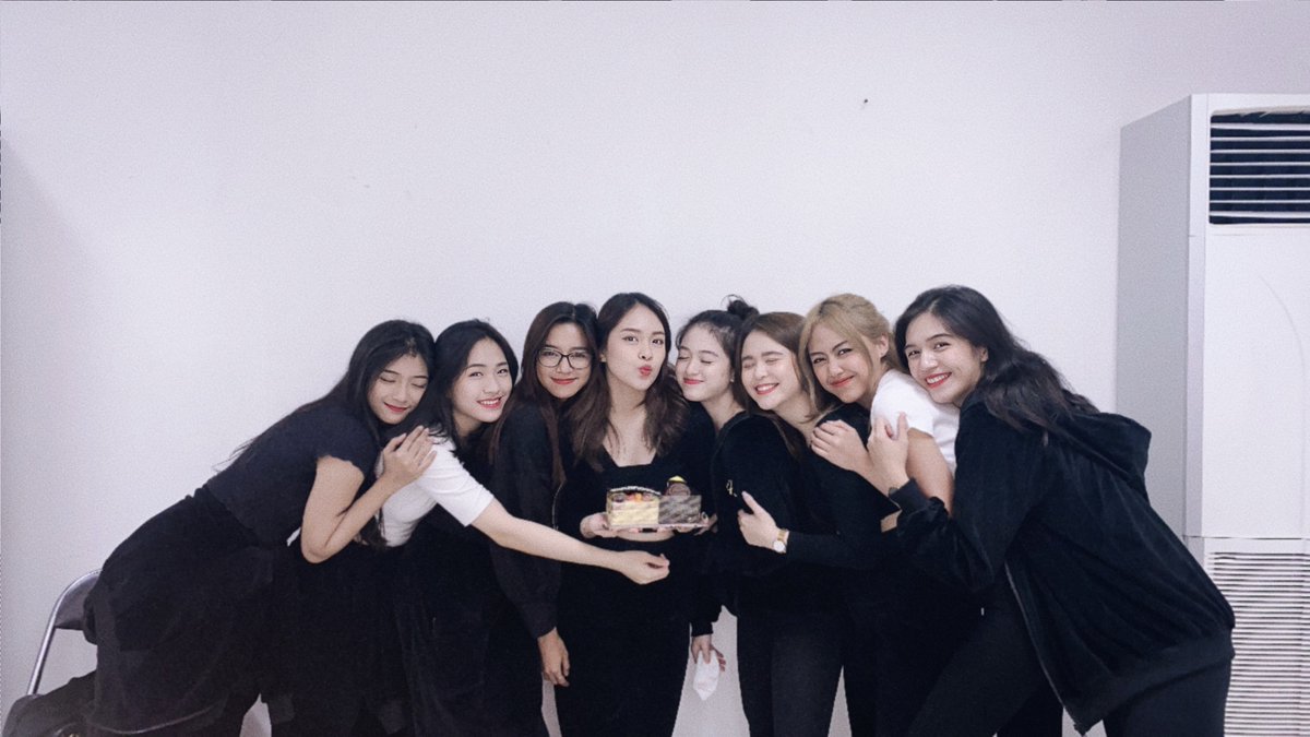 i’m so lucky to have them🖤