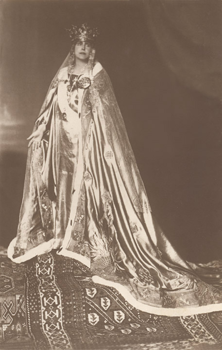 AlmanachGotha's tweet photo. #Coronation portrait of Queen Maria wearing the #Romanian Crown of #QueenMaria https://t.co/bXWMxbl87J