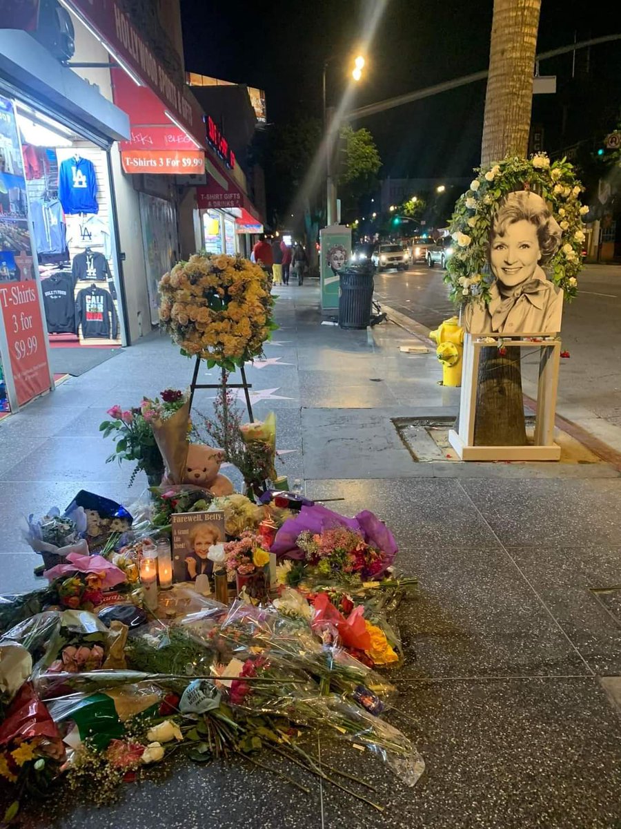 This is beautiful, Betty White's star on the Walk of Fame 

📷Erinn Pierce