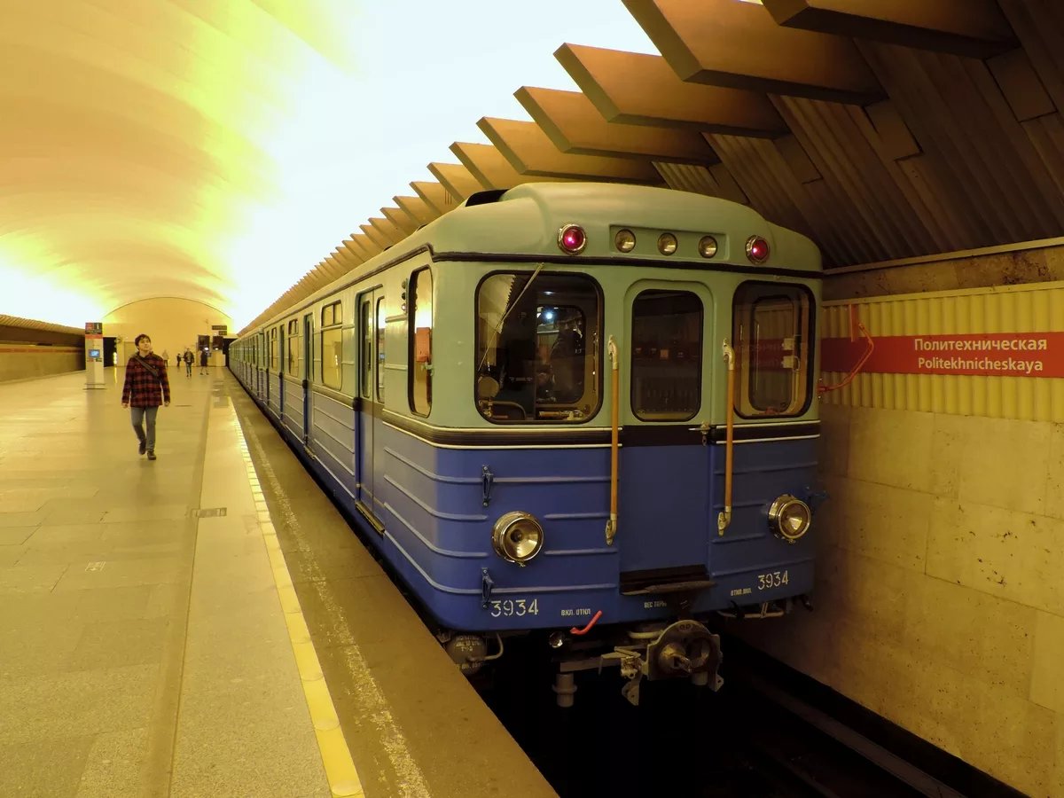 ретро поезда метрополитена спб. поезд метрополитена ретропоезд. ретро метро петербургский метрополитен. метро ленинград 1955. метровагон еж3 путеизмеритель.