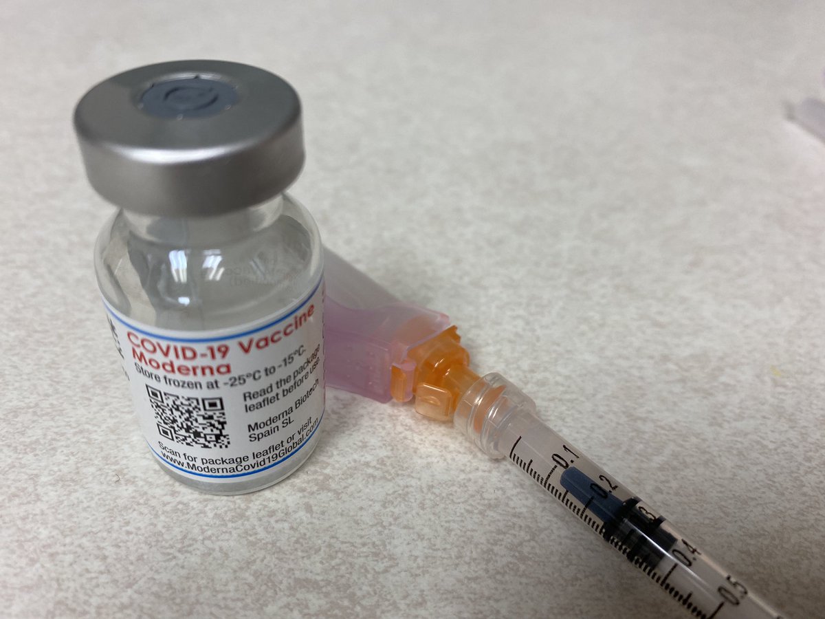 I am volunteering today at the pharmacy and helped deliver over 60 @moderna_tx #Booster to patients. Be kind to your #pharmacist as they are doing the best they can to get #BoosterJab into everyone - while needing to take care of other patients.  #COVID19ON