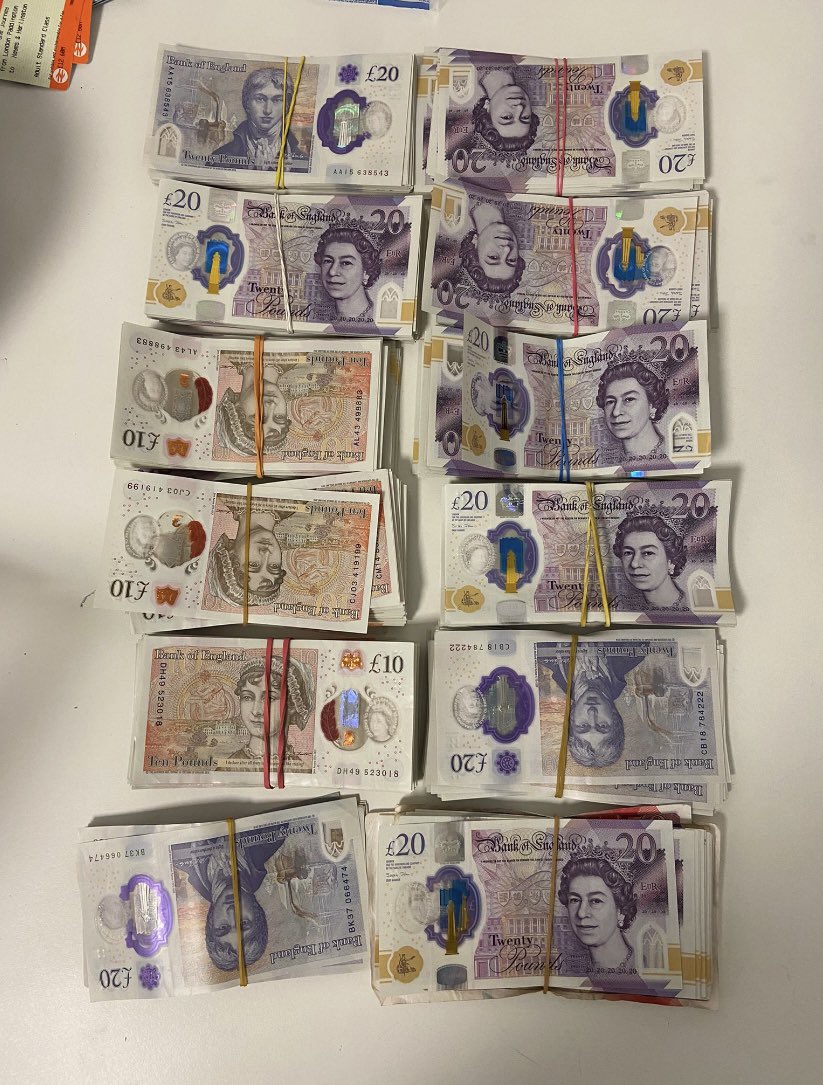 MPSLadyMargaret's tweet photo. Southall & Hayes SNT conducted a joint knife arch operation at Southall & Hayes and Harlington BR STN. Below are some of the items we recovered as a result of #StopSearch including £15000 cash, Rambo knife, Drugs and stolen property. Individuals concerned have been arrested https://t.co/IWtw2aidHA