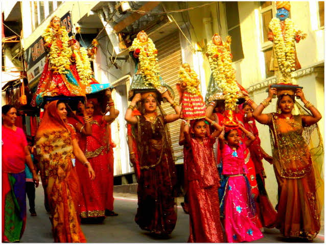 iccr_hq's tweet photo. The Mewar Festival, celebrated to welcome spring, offers the best overview of Rajasthani culture through music, dances, and fireworks displays. Celebrated with fervour, it draws tourists from all over India and the world. #KnowYourFestivals #Rajasthan #Festival https://t.co/W14VqD5BmJ