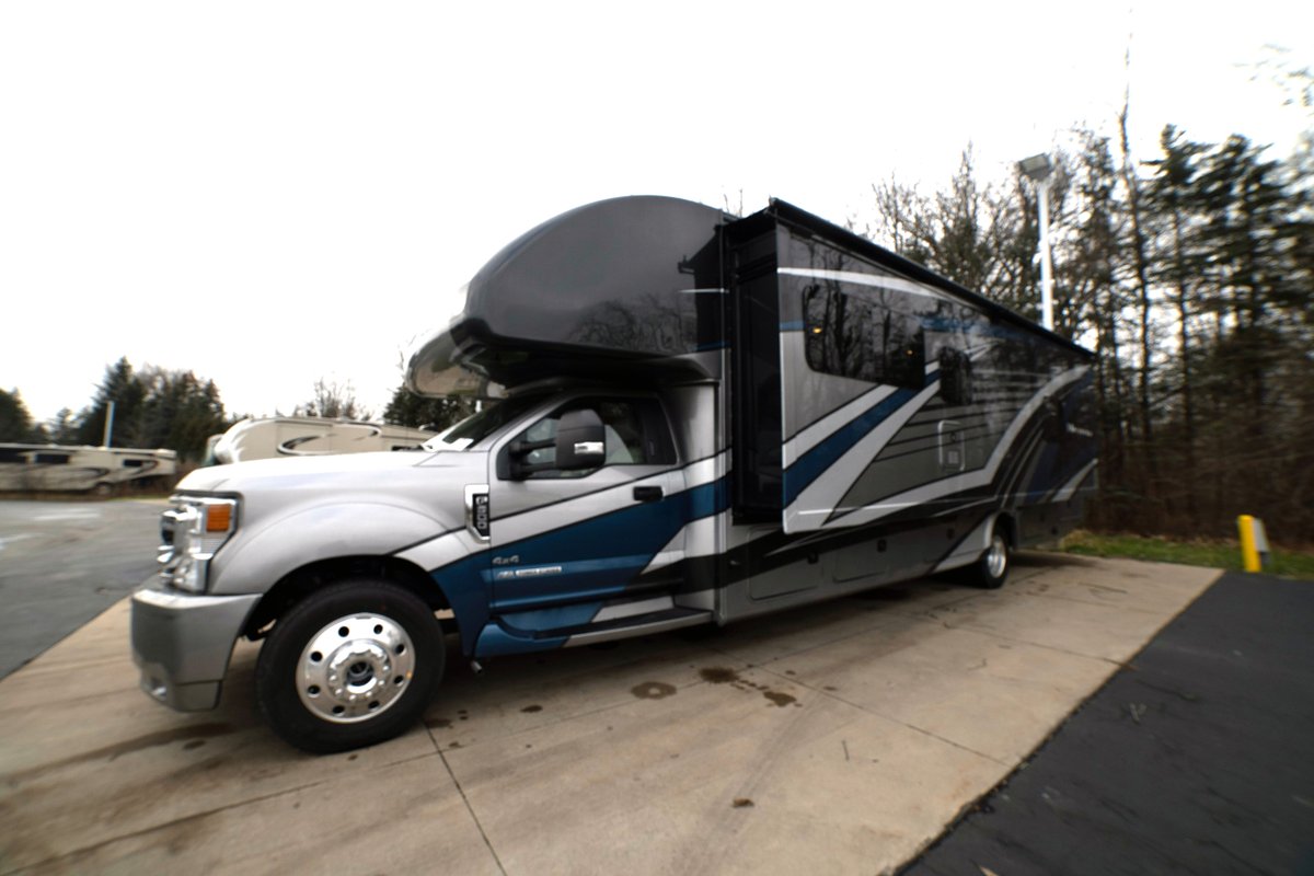 If the rumble of the 4x4 turbo diesel engine is your favorite tune, get ready for a show. The 2022 Magnitude from Thor Motor Coach is the luxury resort you can take anywhere. 

To learn more click here - https://t.co/BhgT8zylvT

#TMCHappyCamper #ThorMotorCoach #ClassC https://t.co/2Hf3oJ0CFW