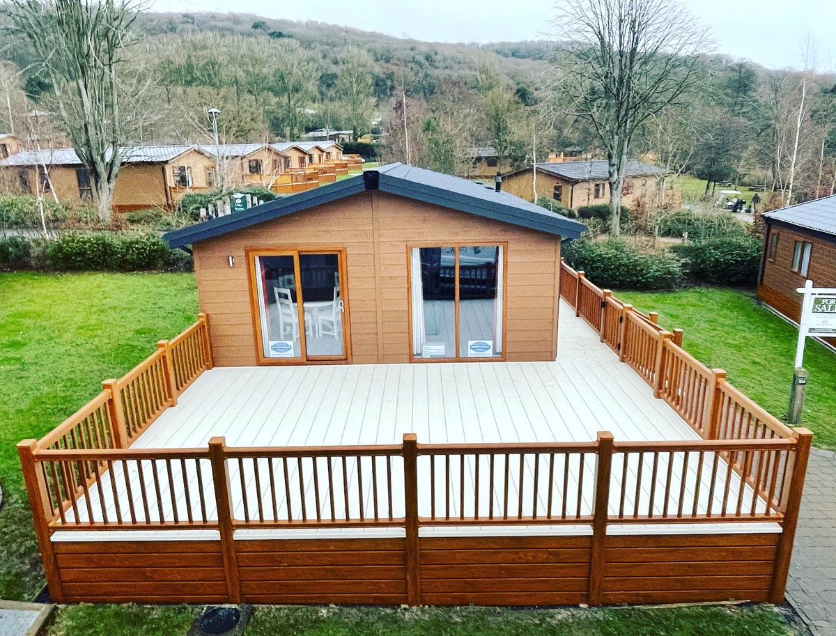 ForestDecking's tweet photo. Another large decking fitted at @darwinescapes Cheddar woods resort. 

These 16ft front platforms really increase the outdoor space to enjoy when the sun comes back! ☀️ 

#lodge
#lodgedecking
#caravan
#caravandecking
#pvcdecking
#holidaypark
#holidayhome
#compositedecking https://t.co/hJKG4Lhs01