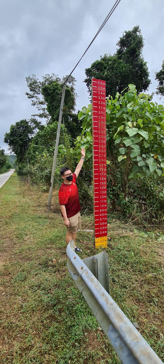 wernshen's tweet photo. 3 weeks later, I returned to Padang Piol to collect my car. Stopped by this exact spot to take a before and after picture. https://t.co/bsuiMrH6bV