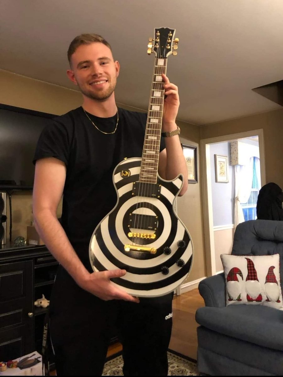 EJGL_13's tweet photo. @SoloMusicGear January newsletter guitar of the month? https://t.co/TdICtOgWzd