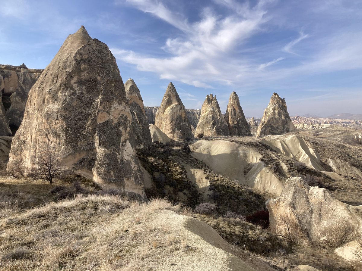 euro_tour's tweet image. ギョレメ(カッパドキア、トルコ)。
本日の風景より①。
ギョレメ国立公園内をトレッキング。
今日は22km歩きました。
コロナ感染など、どこ吹く風。この贅沢！！