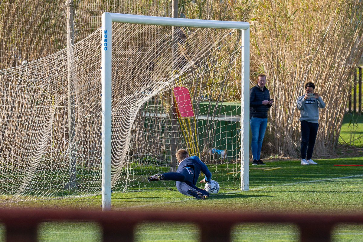 AZAlkmaar's tweet image. 😎 VAR Decision: 𝑮𝑶𝑨𝑳

#AZ #AZinSpanje🇪🇸 #AW15