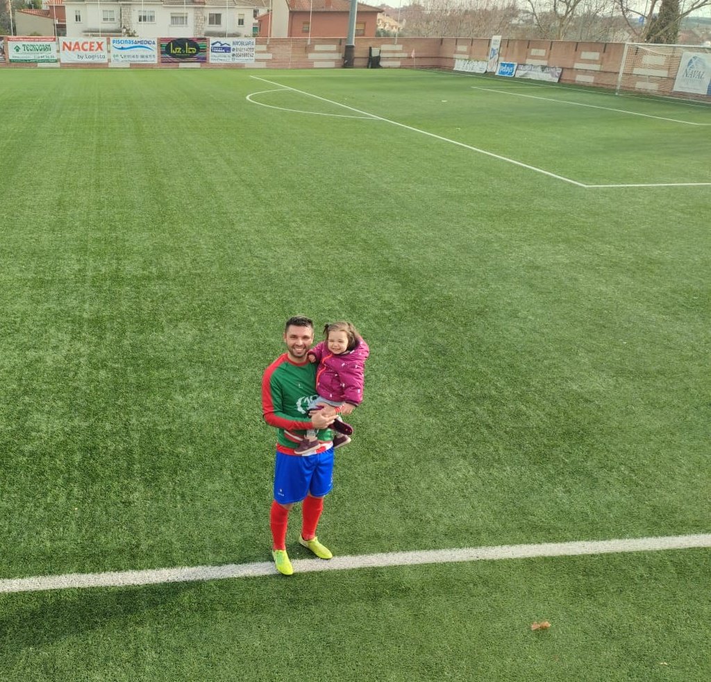 JaSerranoRa3's tweet photo. Hemos tenido que esperar pero al fin tenemos nuestra foto⚽😘 https://t.co/RgfW7mQTYl