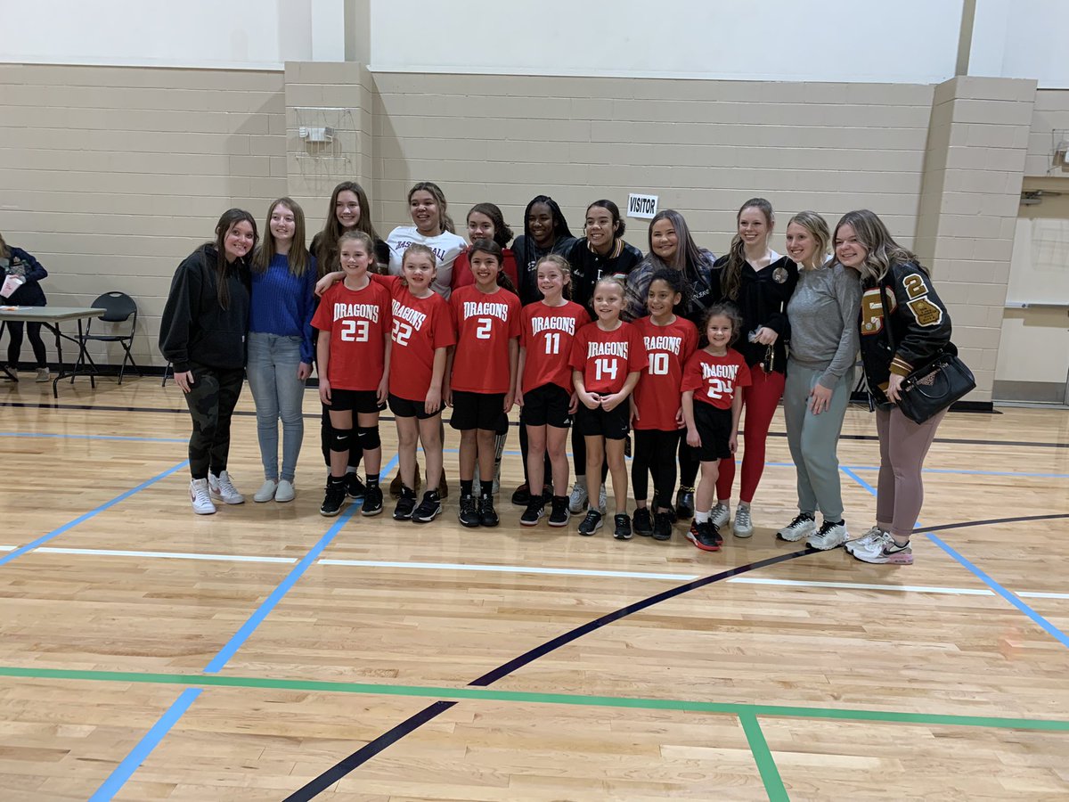 br9wn's tweet photo. Madilan and her 8u team had a basketball game tonight. Just before tip-off, in walks @LadyDragonBask1 ! Friday night, and high school girls drove 30 minutes to cheer on 8u girls. Thank you Coach @emily_claytor , your staff, and your girls for making these young ones feel special. https://t.co/o6VqPGN40o