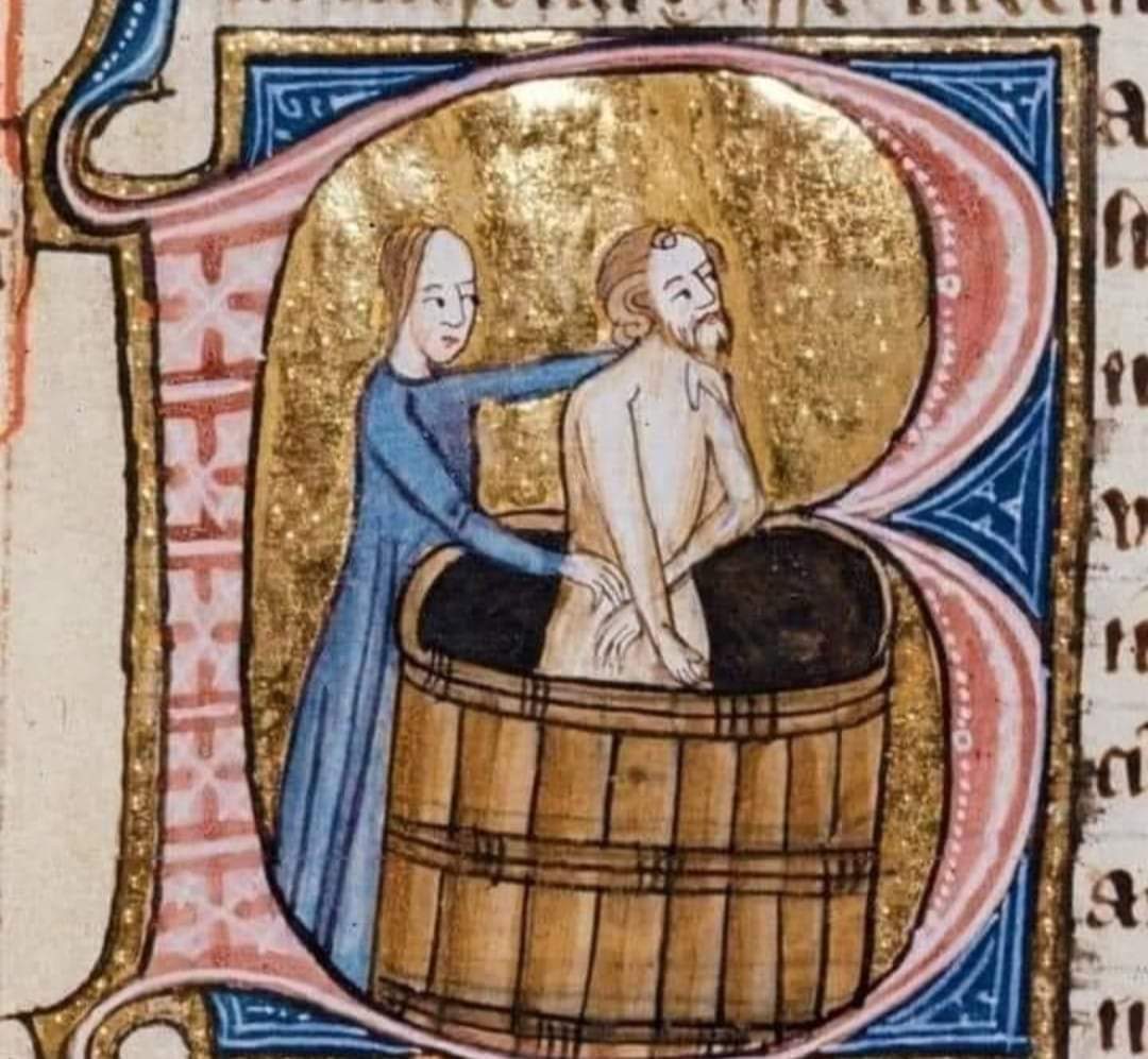 Nerden nereye..

1500'lerde İngiltere'de insanların çoğu Haziran'da evleniyordu senelik banyolarını da Mayıs'da yapıyorlar, Haziran'da hala çok kötü kokmuyorlardı..
Ama yine de kokmaya başladıkları için gelinler vücutlarından çıkan kokuyu bastırmak amacıyla ellerinde ++