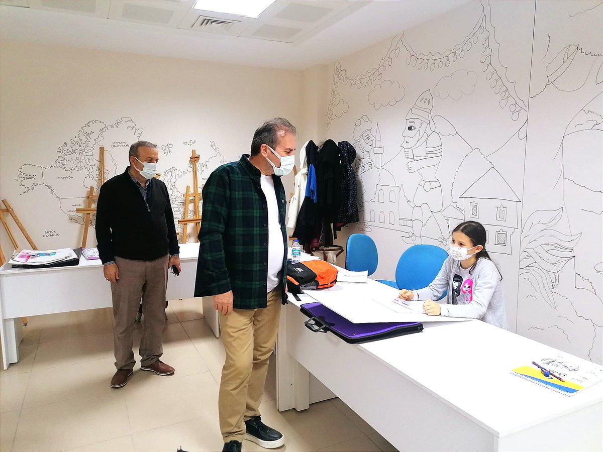 Gençlik ve Spor İl Müdürümüz Sn. Hayrullah Ozan ÇETİNER ve Gençlik Hizmetleri Şube Müdürümüz Sn. Adnan KÖSEOĞLU merkezimizi ziyaret ederek çalışmalarımız ile ilgili bilgi aldılar. Ziyaretlerinden ötürü müdürlerimize teşekkür ediyoruz.

#GSBGM