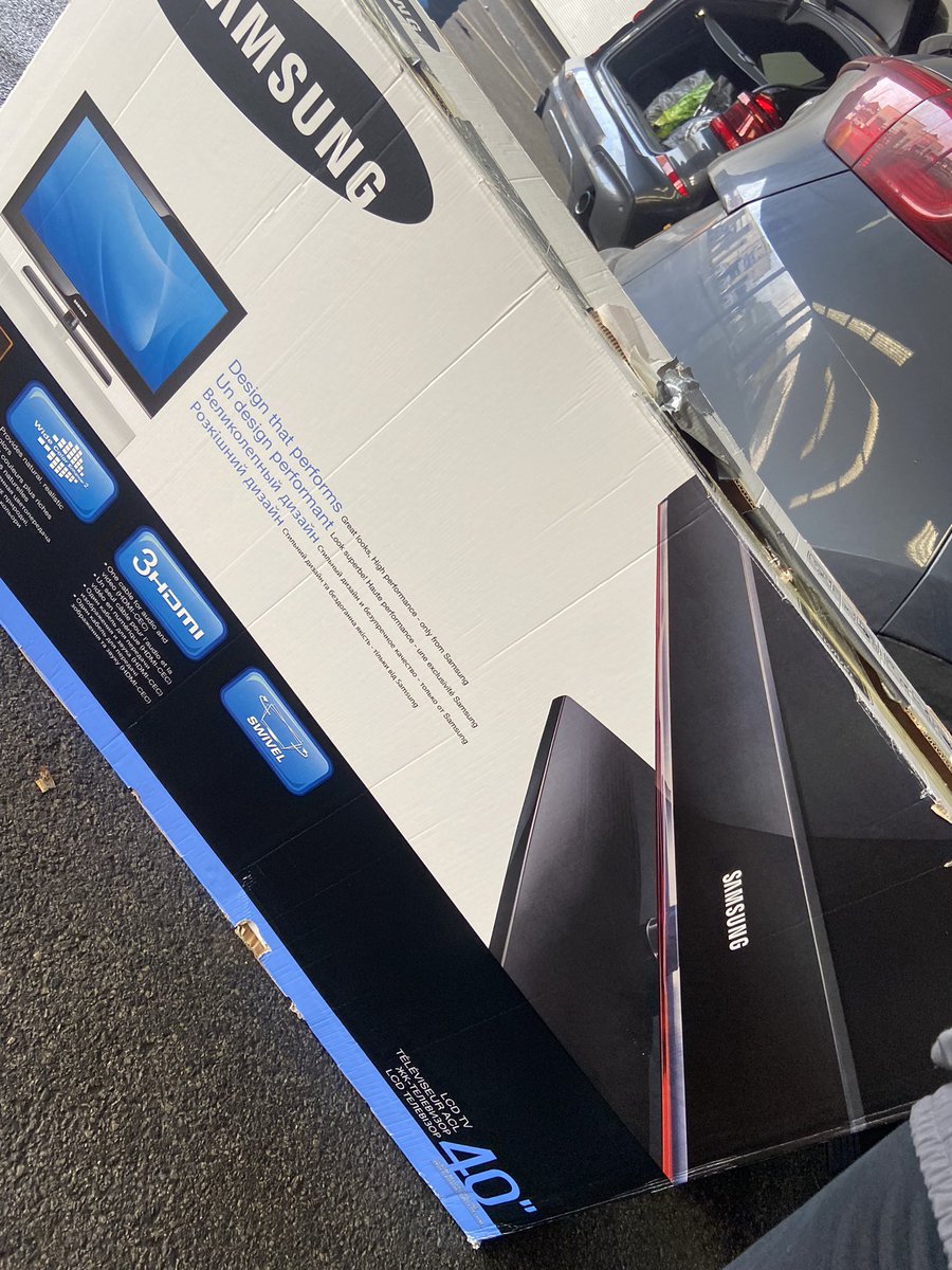 LeedsAngels's tweet image. Two van loads collected, 9 food parcels and a tv delivered and a sign now next to our doorbell on our new office #homelessstreetangels😇 @SimonHodgsonLCC @jonswales77 @LeedsHomelessCH @Jillburns @davepatersonupa @LeedsHomelessCH @ManagerPathway @TLA_BeaconISEs