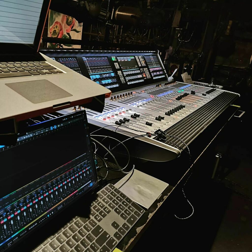 hamamotts's tweet photo. 終演後ふと見たらサブのMacBookの電源がちぎれそうになってたものの無事終了
#livemonitor #Kroi #SoundcraftVi5000 https://t.co/RBYG8LuYUF https://t.co/dGfQ1TM0hs