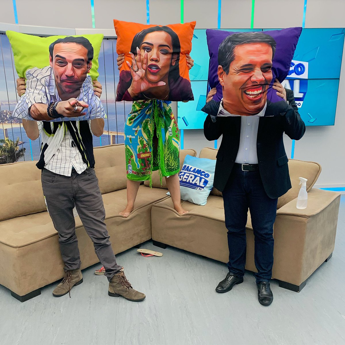 Michelitos79's tweet image. Fofocaaaaa e maluquices!! Já vai começar o #sofazão na sua @tvvitoriaes !! #vemgente