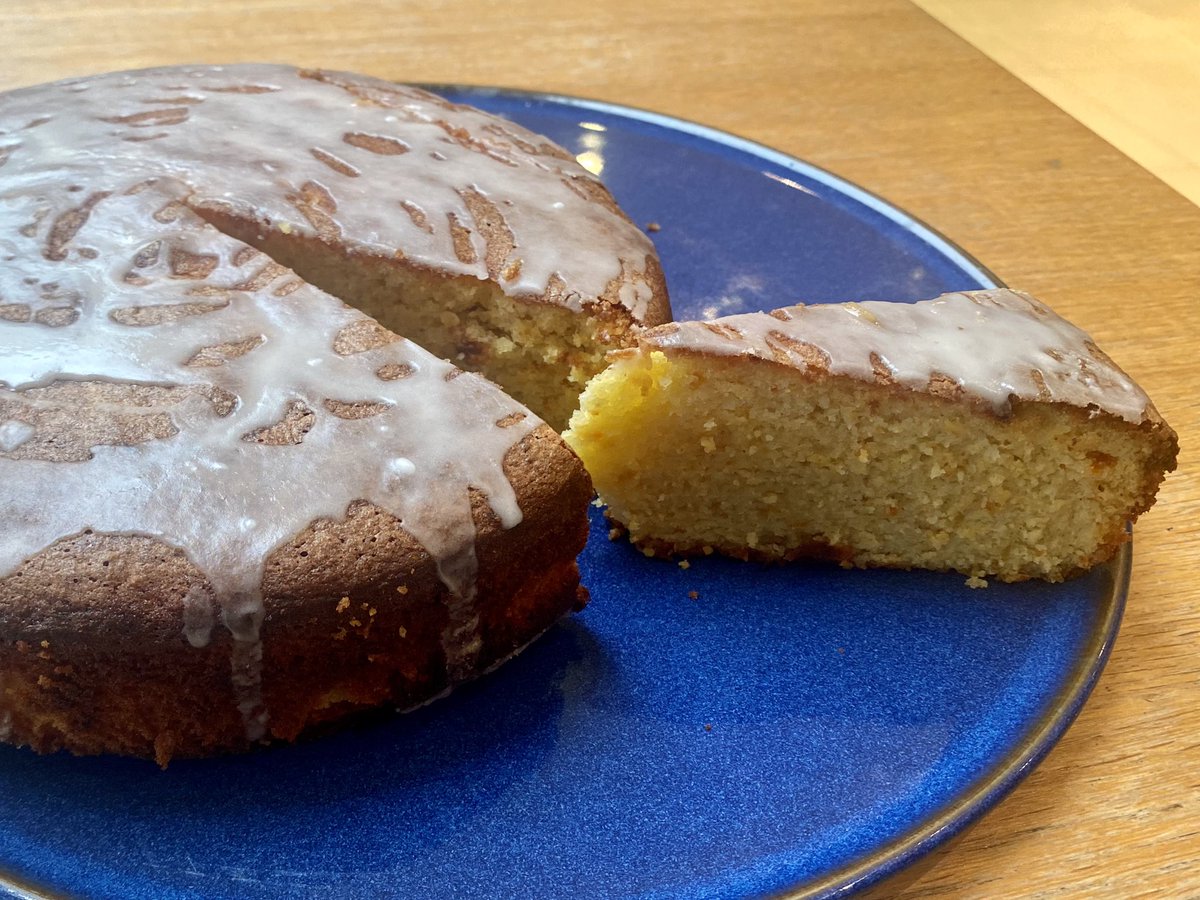 Used up the unappetising left-over clementines to make this super easy @Nigella_Lawson sensation #clementinecake #nofoodwaste