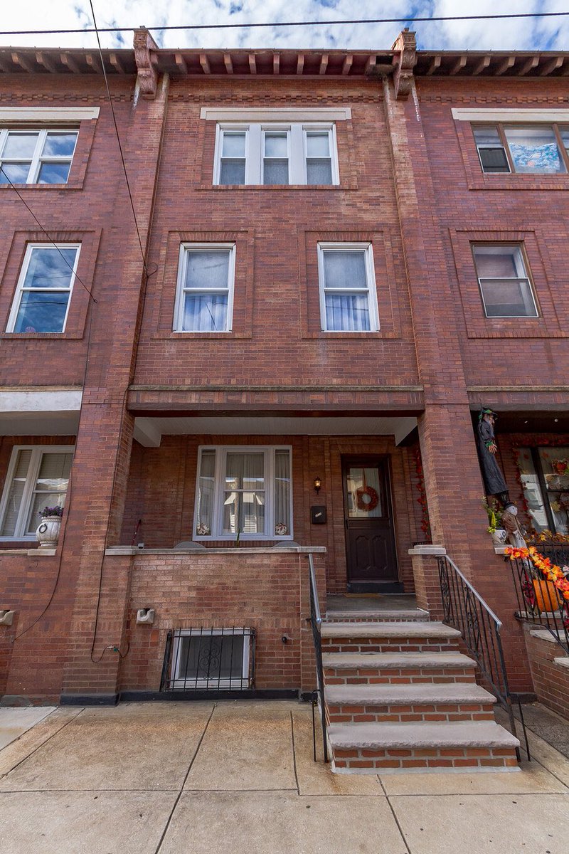 Dipietroshelly's tweet photo. NEW LISTING in Girard Estate Phila! #InvestInYou #homebuyers @TheConwayTeam Watch a Virtual Tour of the beautiful home on #Vimeo https://t.co/VpZc1s7lhT https://t.co/z4ufyrbJvy