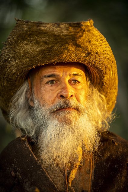 umtalerick's tweet photo. Repetindo uma coisa que já falei outras vezes: o Osmar Prado merecia a mesma aclamação do Tony Ramos e Antônio Fagundes porque é incrível a dedicação que esse homem dá a qualquer personagem. Ele já fez TUDO que um ator podia ter feito. https://t.co/hlWbT404ip