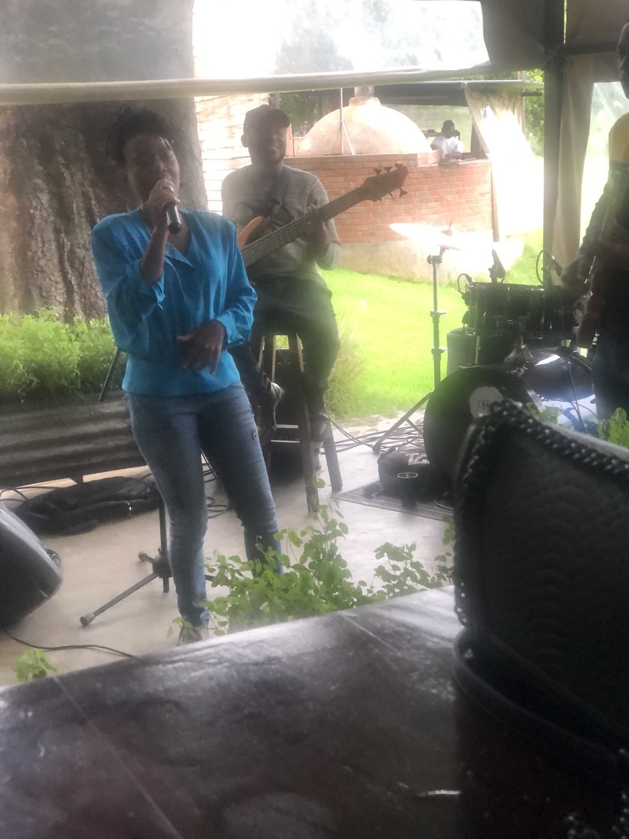 normadaqueen's tweet photo. @qeqeshiwe1 making my last day in byo. Very talented !!! #byorocks https://t.co/P484tVM3cx