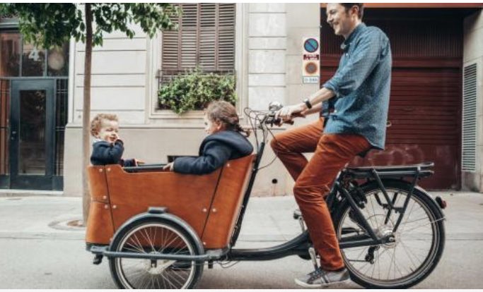 <a href="/camiamic/">Camí Amic</a> @AulaAmbiental <a href="/bacc_cat/">Bicicleta Club de Catalunya | bacc</a> <a href="/bicibuseixample/">Bicibús Eixample</a> <a href="/kleta_bikes/">Kleta</a> @Velociutat <a href="/EnbicixBCN/">En bici x Barcelona</a> <a href="/eixrespira/">Eixample Respira</a> <a href="/Bcn_Eixample/">BcnEixample</a> <a href="/esquerdats/">Colla Castellera de l’Esquerra de l'Eixample</a> <a href="/gegantseixesq/">Gegants Esquerra Eixample</a> Trobo a faltar un curset d’educació viària en bici, per allò d’on aparcar, no anar per la vorera,elements obligatoris (llum i timbre), no dur passatgers no autoritzats o menors sense casc, respecte als altres usuaris de la via pública, velocitats màximes,…Fora d’agraïr.