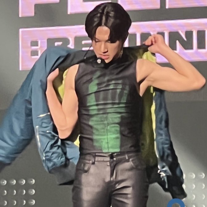 ROCKSTARJWY's tweet photo. wooyoung’s just built like that?? https://t.co/SHaAskl8vk