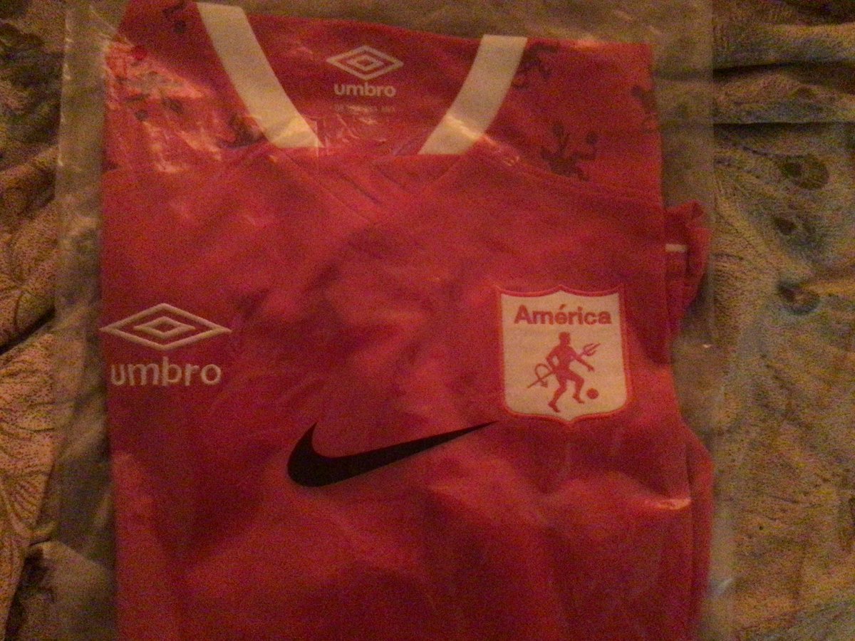 Perezbauer_'s tweet photo. @AmericadeCali Acá en mexico me compré esta 😛 no se es que me cae bien su equipo 
Suerte en el torneo 💪 https://t.co/U7sbGc8RM2