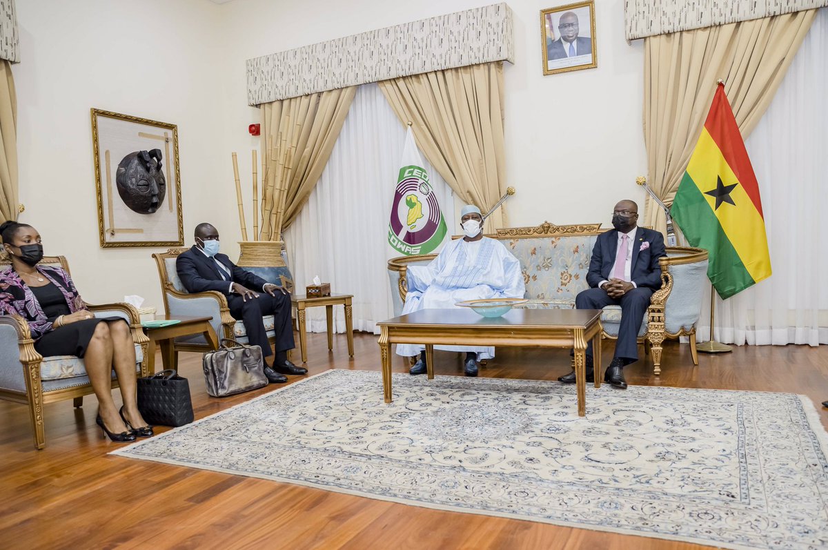 AOuattara_PRCI's tweet photo. Je suis arrivé, ce samedi, à Accra (Ghana) en vue de prendre part au Sommet extraordinaire des Chefs d'État et de Gouvernement de la #CEDEAO sur la situation sociopolitique au Mali, et à un Sommet extraordinaire des Chefs d'État et de Gouvernement de l'#UEMOA. https://t.co/MbF8CpkUdl